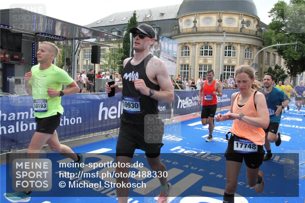 29.06.2025 - hella hamburg halbmarathon Michael Strokosch http://msf.ph/oto/8488330 29.06.2025 10:44:16 Ziel 1413, 1415, 4999, 5231, 5275, 5884, 7005, 8722, 9444, 9633, 10193, 10930, 12159, 14686, 14687, 15225, 15280, 16301, 16316, 16648, 16893, 17748, 18691 meine-sportfotos.de