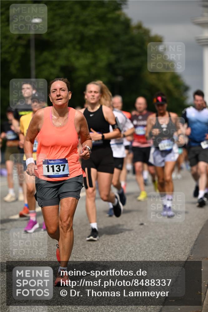 29.06.2025 - hella hamburg halbmarathon Dr. Thomas Lammeyer http://msf.ph/oto/8488337 29.06.2025 10:21:25 Kennedybrücke 1083, 1137, 1403, 1795, 2225, 2860, 2908, 3210, 3464, 3466, 3802, 3803, 4852, 5390, 5929, 5930, 5995, 6126, 6128, 6328, 6352, 6520, 6522, 6786, 7011, 7114, 7115, 7291, 7945, 8210, 8253, 8309, 8433, 8558, 8895, 8983, 9259, 9400, 9647, 9848, 10377, 10460, 10592, 10620, 10735 meine-sportfotos.de