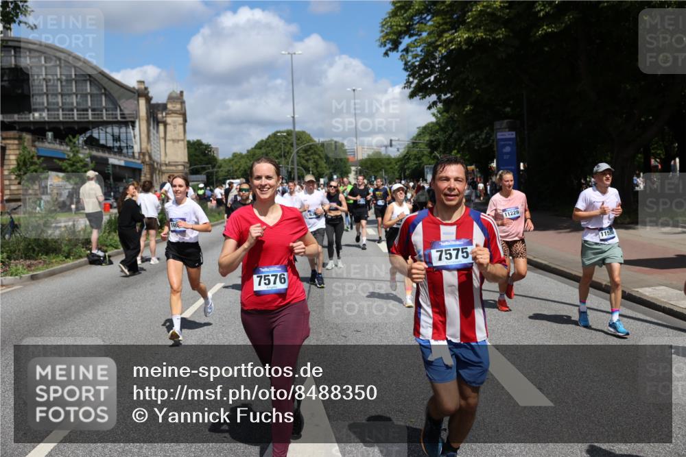 29.06.2025 - hella hamburg halbmarathon Yannick Fuchs http://msf.ph/oto/8488350 29.06.2025 11:36:43 20KM 1118, 1192, 1901, 2534, 3307, 3432, 3653, 3873, 5564, 5847, 5849, 5876, 6088, 6362, 6363, 6806, 6866, 6876, 7118, 7119, 7244, 7506, 7575, 7576, 7661, 8021, 8198, 8199, 8300, 8301, 8549, 8612, 8674, 8706, 8865, 8866, 9432, 10696, 10835, 11229, 11242, 11550, 11740, 11826, 13330, 13970, 13971, 14096, 14608, 14851, 15452, 15453, 15685, 16352, 16388, 16582, 16706, 16916, 17041, 17684, 18864 meine-sportfotos.de
