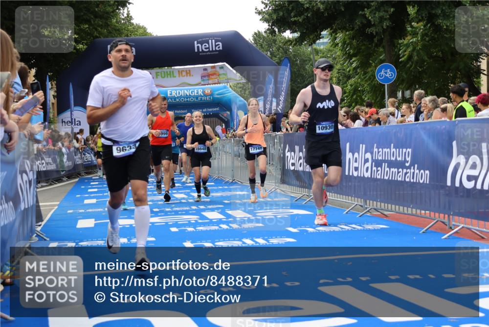 29.06.2025 - hella hamburg halbmarathon Strokosch-Dieckow http://msf.ph/oto/8488371 29.06.2025 10:44:08 Ziel 1391, 1415, 1558, 2816, 3021, 4999, 5231, 5884, 6705, 7005, 8722, 9081, 9633, 10193, 10930, 11346, 12159, 13123, 14686, 14687, 15225, 15280, 16301, 16316, 16506, 16648, 16697, 17748, 17977, 18004, 18691 meine-sportfotos.de