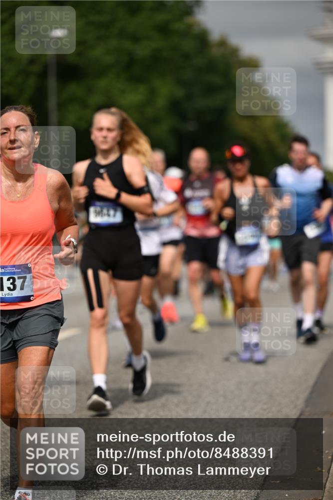 29.06.2025 - hella hamburg halbmarathon Dr. Thomas Lammeyer http://msf.ph/oto/8488391 29.06.2025 10:21:25 Kennedybrücke 1083, 1137, 1403, 1795, 2225, 2860, 2908, 3210, 3464, 3466, 3802, 3803, 4852, 5390, 5929, 5930, 5995, 6126, 6128, 6328, 6352, 6520, 6522, 6786, 7011, 7114, 7115, 7291, 7945, 8210, 8253, 8309, 8433, 8558, 8895, 8983, 9259, 9400, 9647, 9848, 10377, 10460, 10592, 10620, 10735 meine-sportfotos.de