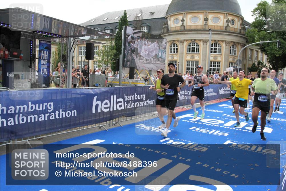 29.06.2025 - hella hamburg halbmarathon Michael Strokosch http://msf.ph/oto/8488396 29.06.2025 10:44:18 Ziel 1220, 1413, 1415, 4999, 5231, 5275, 5884, 7005, 8722, 9444, 12159, 12528, 14686, 14687, 15225, 15280, 16301, 16316, 16547, 16893, 17748, 18691 meine-sportfotos.de