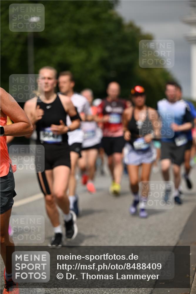 29.06.2025 - hella hamburg halbmarathon Dr. Thomas Lammeyer http://msf.ph/oto/8488409 29.06.2025 10:21:26 Kennedybrücke 1083, 1137, 1156, 1403, 1795, 2225, 2860, 2908, 3210, 3464, 3466, 3802, 3803, 4852, 5390, 5929, 5930, 5995, 6126, 6128, 6352, 6520, 6522, 6786, 7011, 7114, 7115, 7291, 7945, 8210, 8253, 8309, 8433, 8558, 8895, 9259, 9400, 9647, 9848, 10377, 10460, 10592, 10620, 10735 meine-sportfotos.de