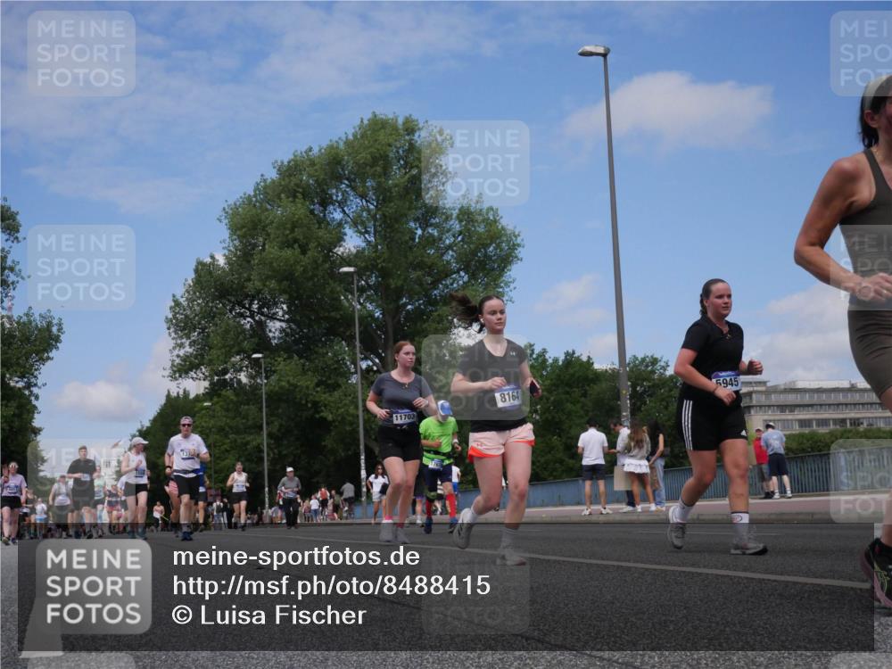 29.06.2025 - hella hamburg halbmarathon Luisa Fischer http://msf.ph/oto/8488415 29.06.2025 11:26:23 Kennedybrücke 1556, 11703, 8164, 5945, 176, 1378, 1556, 3483, 4963, 5945, 6400, 8164 meine-sportfotos.de