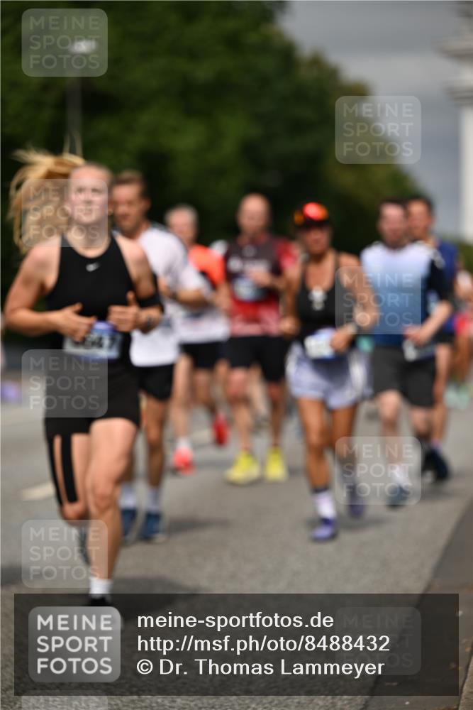 29.06.2025 - hella hamburg halbmarathon Dr. Thomas Lammeyer http://msf.ph/oto/8488432 29.06.2025 10:21:26 Kennedybrücke 1083, 1137, 1156, 1403, 1795, 2225, 2860, 2908, 3210, 3464, 3466, 3802, 3803, 4852, 5390, 5929, 5930, 5995, 6126, 6128, 6352, 6520, 6522, 6786, 7011, 7114, 7115, 7291, 7945, 8210, 8253, 8309, 8433, 8558, 8895, 9259, 9400, 9647, 9848, 10377, 10460, 10592, 10620, 10735 meine-sportfotos.de