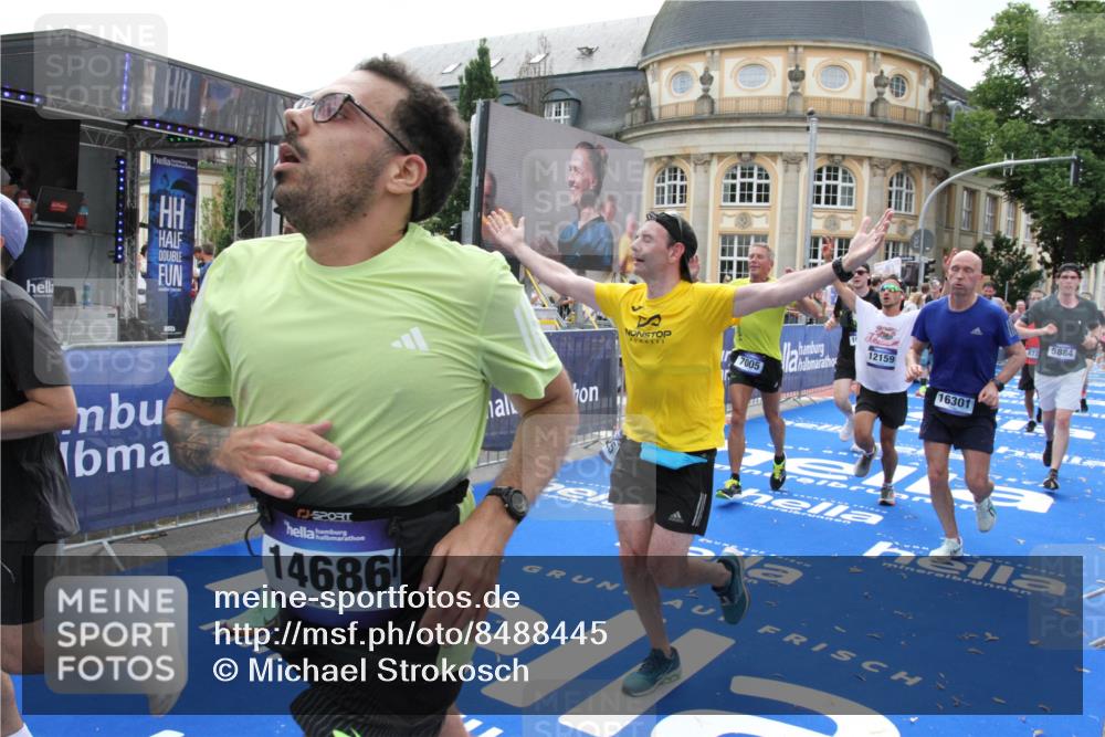 29.06.2025 - hella hamburg halbmarathon Michael Strokosch http://msf.ph/oto/8488445 29.06.2025 10:44:19 Ziel 1220, 1413, 1415, 4999, 5275, 5884, 7005, 8722, 9444, 12159, 12528, 14686, 14687, 15225, 15280, 16301, 16316, 16547, 16893, 18691 meine-sportfotos.de