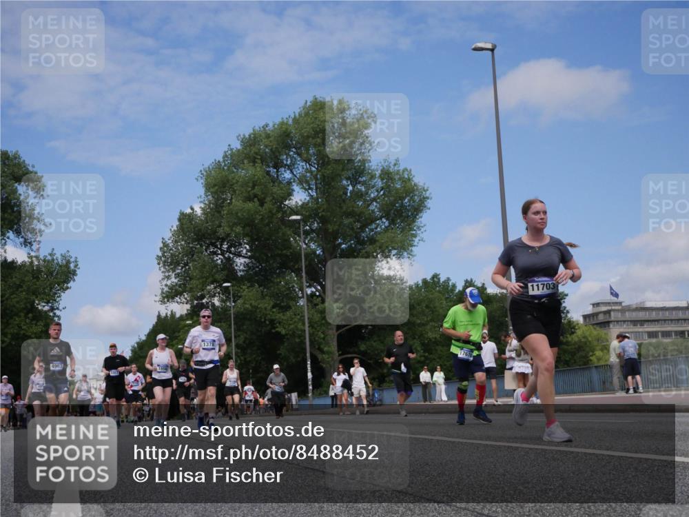 29.06.2025 - hella hamburg halbmarathon Luisa Fischer http://msf.ph/oto/8488452 29.06.2025 11:26:25 Kennedybrücke 4963, 1378, 17678, 11703, 1378, 1556, 3483, 4853, 4963, 5332, 5945, 6400, 6967, 8164 meine-sportfotos.de
