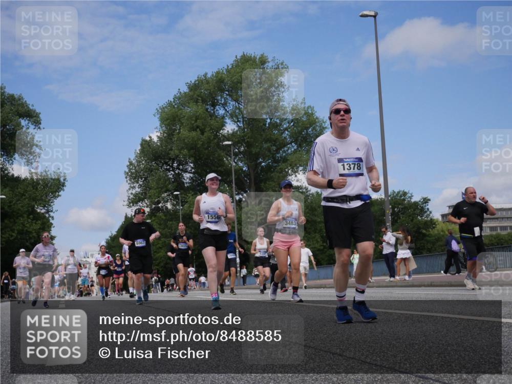 29.06.2025 - hella hamburg halbmarathon Luisa Fischer http://msf.ph/oto/8488585 29.06.2025 11:26:29 Kennedybrücke 6967, 19025, 1556, 5332, 3483, 1378, 1378, 1556, 3483, 4853, 4862, 4963, 5332, 5758, 5945, 6967, 6974, 9678 meine-sportfotos.de