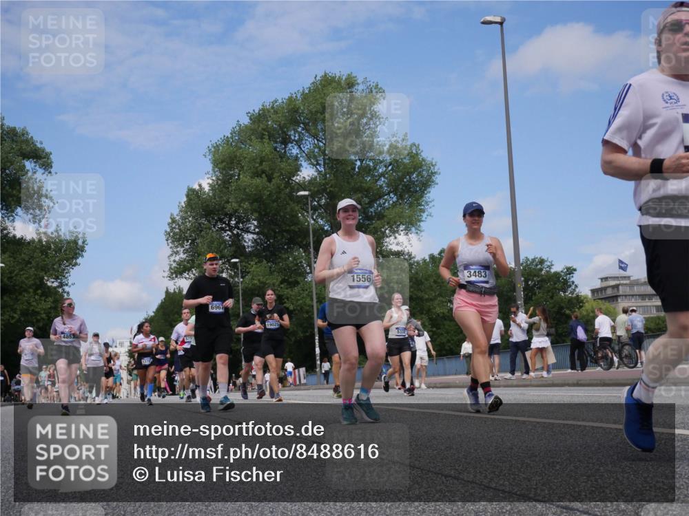 29.06.2025 - hella hamburg halbmarathon Luisa Fischer http://msf.ph/oto/8488616 29.06.2025 11:26:30 Kennedybrücke 5103, 4853, 1376, 575, 6967, 19025, 1556, 3483, 5332, 1378, 1556, 3483, 4853, 4862, 4963, 5103, 5332, 5758, 6967, 6974, 9678 meine-sportfotos.de