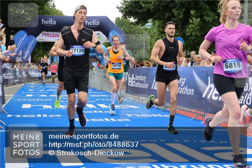 29.06.2025 - hella hamburg halbmarathon Strokosch-Dieckow http://msf.ph/oto/8488637 29.06.2025 10:45:10 Ziel 2188, 2270, 3917, 4997, 6054, 6375, 6575, 6819, 7087, 9302, 9710, 10064, 10313, 10741, 12783, 13919, 15365, 15563, 15636, 15651, 15741, 15760, 16513, 16685, 16689, 17120, 17960, 18346, 18718 meine-sportfotos.de