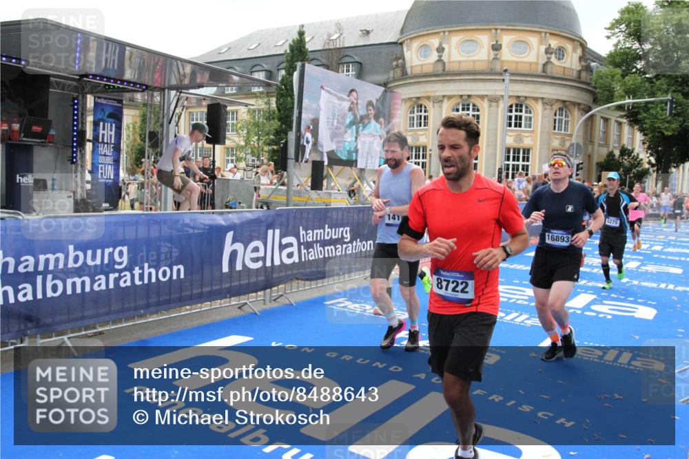 29.06.2025 - hella hamburg halbmarathon Michael Strokosch http://msf.ph/oto/8488643 29.06.2025 10:44:22 Ziel 1220, 1413, 1415, 1902, 5275, 5884, 7005, 7191, 8722, 9444, 12528, 16301, 16316, 16547, 16893 meine-sportfotos.de
