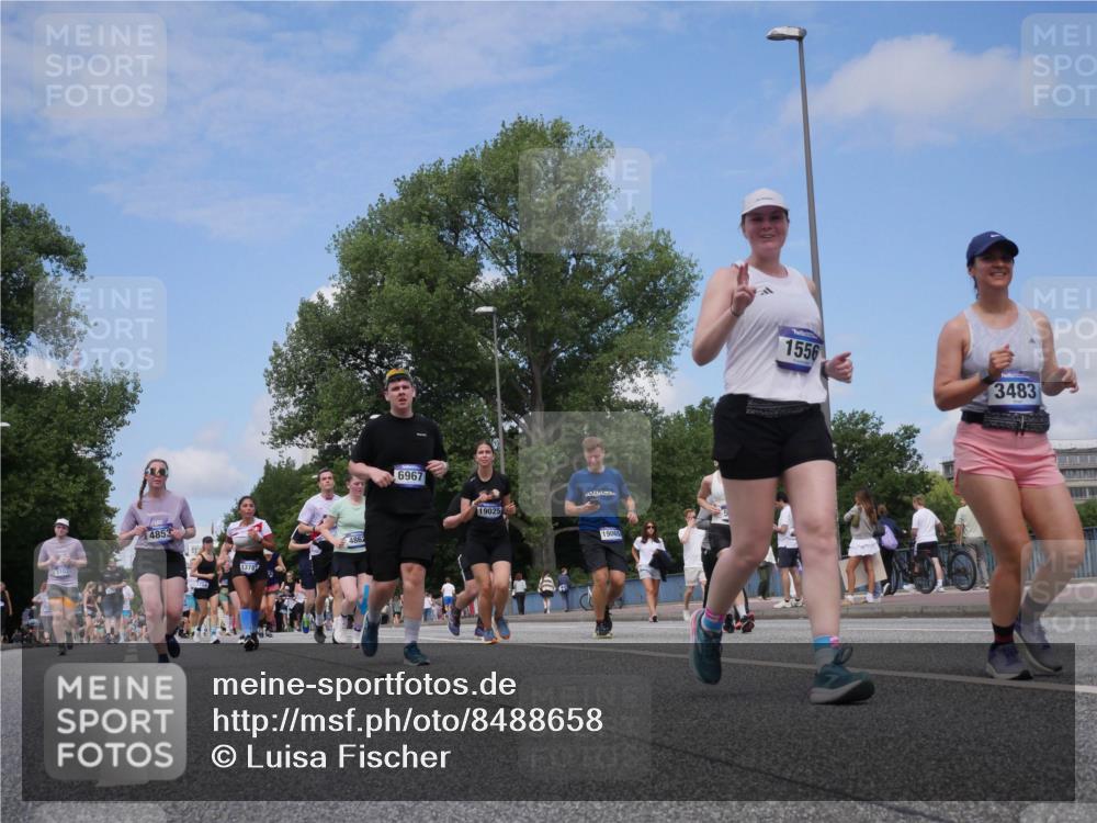 29.06.2025 - hella hamburg halbmarathon Luisa Fischer http://msf.ph/oto/8488658 29.06.2025 11:26:31 Kennedybrücke 5103, 4853, 3704, 13787, 4862, 6967, 19025, 19065, 1556, 3483, 1378, 1556, 3483, 4853, 4862, 5103, 5332, 5758, 6967, 6974, 9678 meine-sportfotos.de