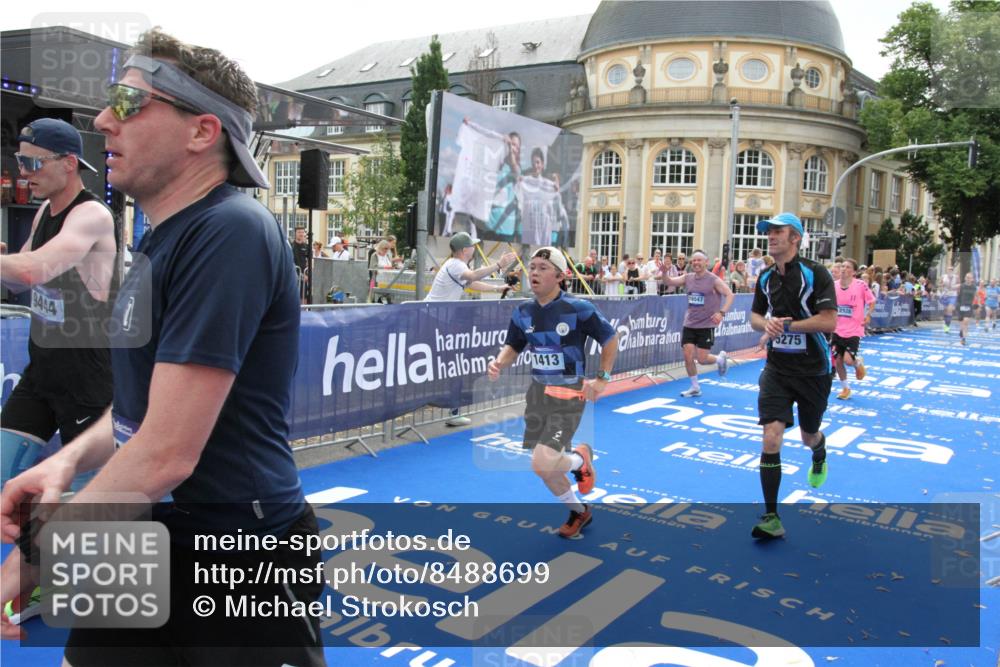 29.06.2025 - hella hamburg halbmarathon Michael Strokosch http://msf.ph/oto/8488699 29.06.2025 10:44:23 Ziel 1220, 1413, 1415, 1902, 5275, 5884, 7191, 8722, 9444, 12528, 16316, 16547, 16803, 16893 meine-sportfotos.de