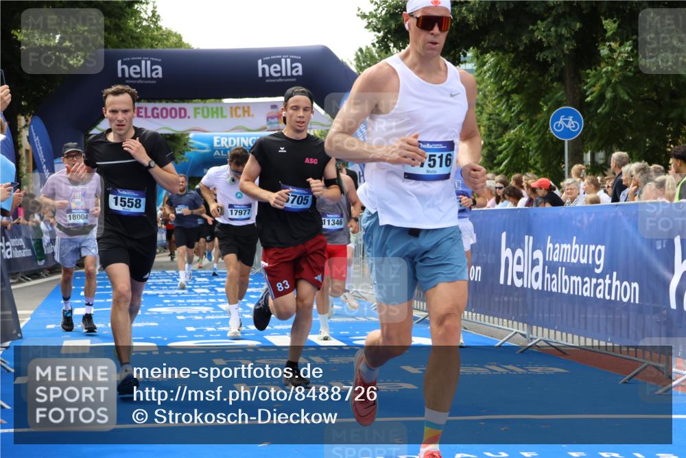 29.06.2025 - hella hamburg halbmarathon Strokosch-Dieckow http://msf.ph/oto/8488726 29.06.2025 10:44:01 Ziel 1391, 1558, 2816, 3021, 4981, 6705, 8063, 8900, 9081, 9633, 10193, 10596, 10930, 11346, 12438, 13123, 15383, 16506, 16549, 16648, 16697, 17403, 17516, 17977, 18004 meine-sportfotos.de