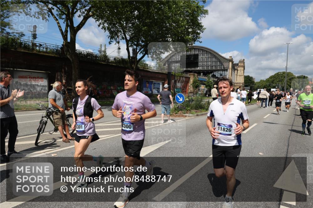 29.06.2025 - hella hamburg halbmarathon Yannick Fuchs http://msf.ph/oto/8488747 29.06.2025 11:36:48 20KM 1118, 1901, 2534, 3432, 3653, 3873, 3883, 5564, 5847, 5849, 5876, 6088, 6363, 6806, 6866, 6876, 7118, 7119, 7244, 7506, 7575, 7576, 7661, 8198, 8199, 8300, 8301, 8549, 8612, 8674, 8706, 8865, 8866, 9432, 9495, 10696, 10835, 11229, 11242, 11550, 11826, 13330, 13406, 13970, 13971, 14096, 14558, 14608, 14851, 14915, 15452, 15453, 15617, 15618, 15685, 16352, 16388, 16582, 16706, 16916, 17041, 17684, 18269, 18864 meine-sportfotos.de