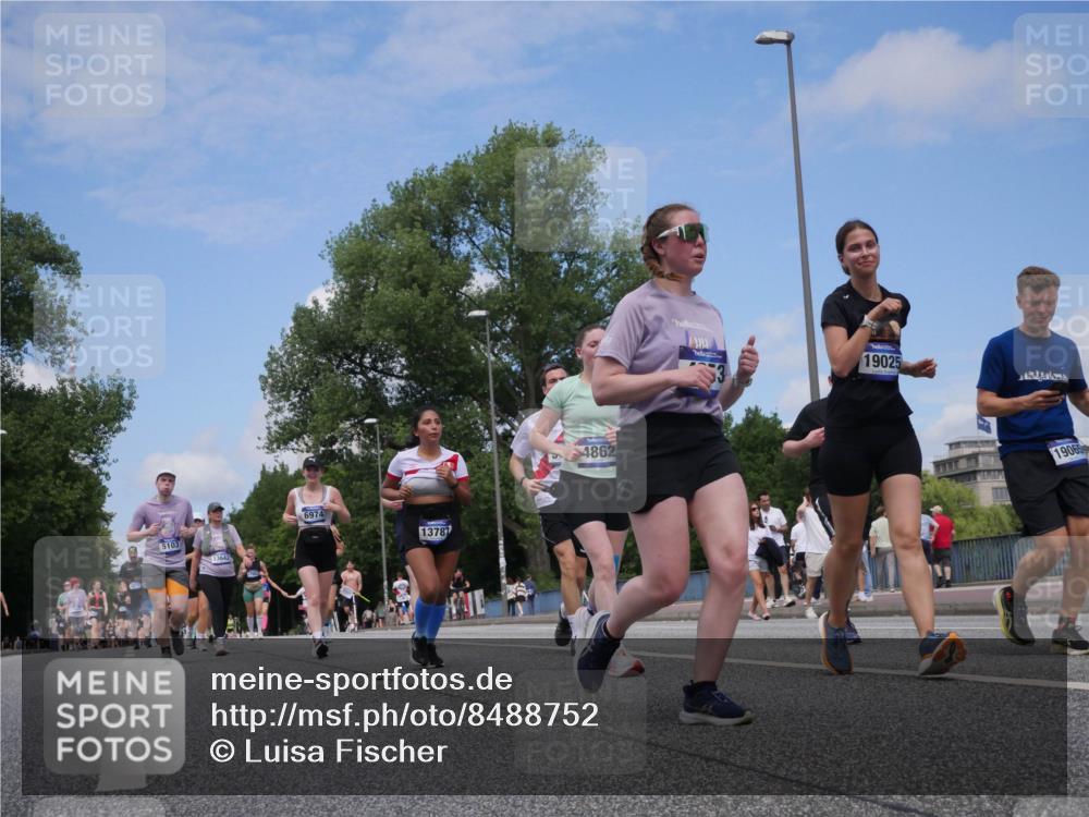 29.06.2025 - hella hamburg halbmarathon Luisa Fischer http://msf.ph/oto/8488752 29.06.2025 11:26:34 Kennedybrücke 5103, 13642, 6974, 13787, 4862, 19025, 19065, 1016, 1556, 3483, 3704, 4853, 4862, 5103, 5332, 5758, 6755, 6967, 6974, 9678 meine-sportfotos.de