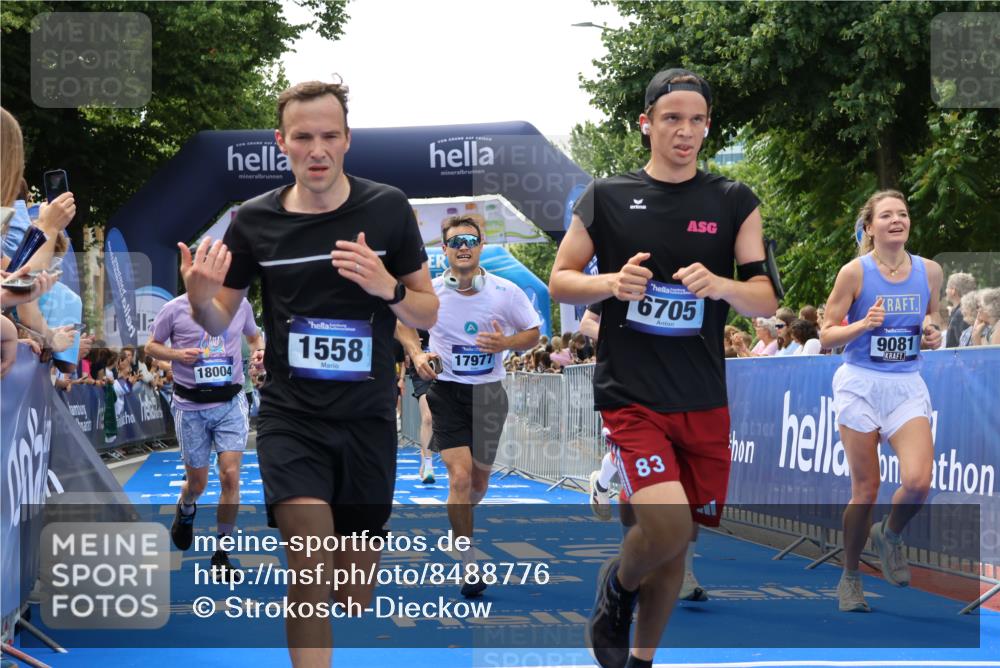 29.06.2025 - hella hamburg halbmarathon Strokosch-Dieckow http://msf.ph/oto/8488776 29.06.2025 10:44:02 Ziel 1391, 1558, 2816, 3021, 4981, 5231, 6705, 8063, 8900, 9081, 9633, 10193, 10596, 10930, 11346, 12438, 13123, 15383, 16506, 16648, 16697, 17516, 17748, 17977, 18004 meine-sportfotos.de