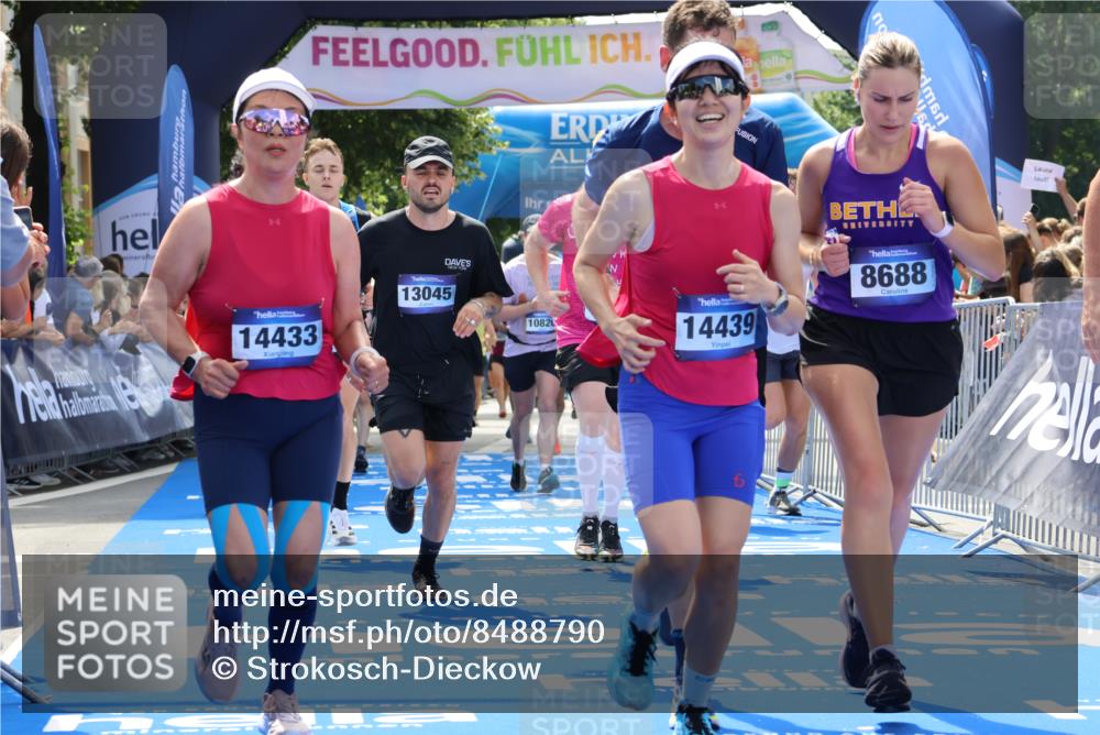 29.06.2025 - hella hamburg halbmarathon Strokosch-Dieckow http://msf.ph/oto/8488790 29.06.2025 11:30:03 Ziel 2514, 4314, 4361, 5110, 6724, 7820, 8687, 8688, 9217, 10826, 10921, 11984, 12505, 12896, 13045, 14392, 14433, 14439, 14572, 16246, 17560, 18109, 18706 meine-sportfotos.de