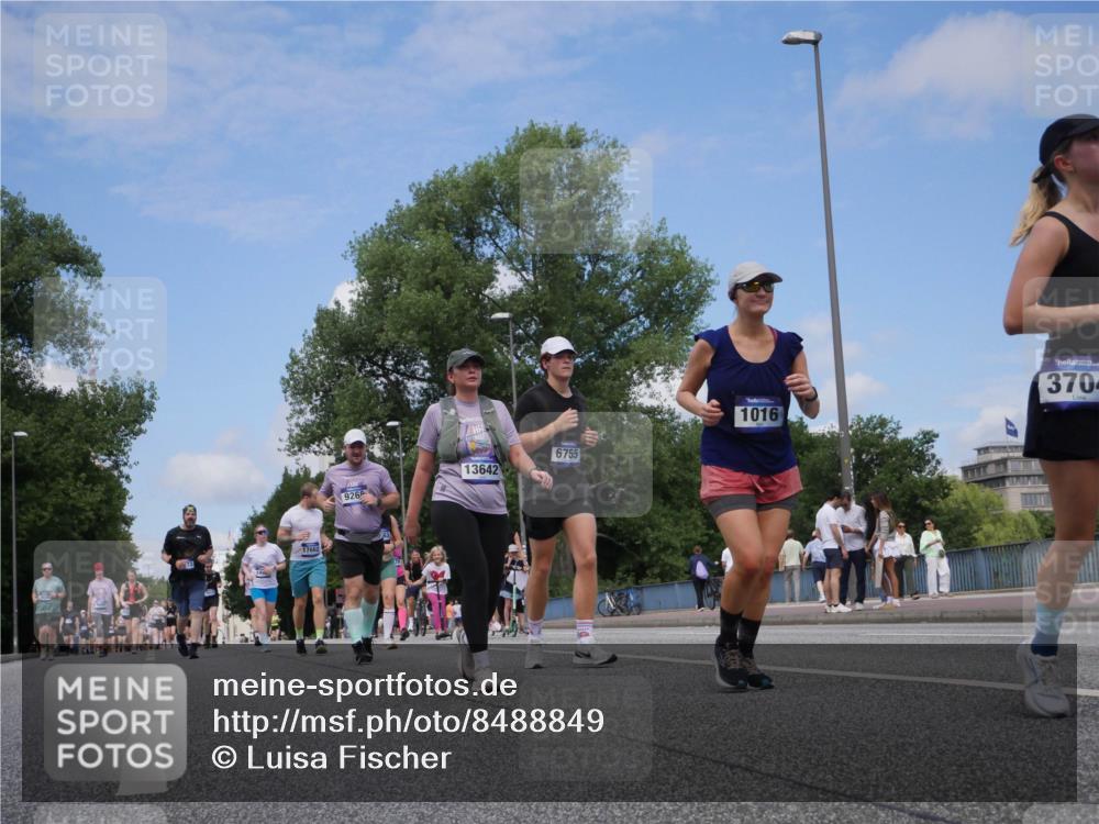 29.06.2025 - hella hamburg halbmarathon Luisa Fischer http://msf.ph/oto/8488849 29.06.2025 11:26:40 Kennedybrücke 17662, 926, 13642, 6755, 1016, 370, 1016, 3704, 4862, 5103, 5758, 6755, 6974, 9678, 9729 meine-sportfotos.de