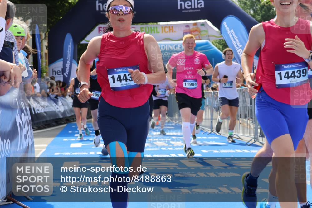 29.06.2025 - hella hamburg halbmarathon Strokosch-Dieckow http://msf.ph/oto/8488863 29.06.2025 11:30:04 Ziel 2514, 4314, 5110, 6724, 7820, 8687, 8688, 9217, 10826, 10921, 11872, 11984, 12896, 13045, 14392, 14433, 14439, 14572, 16246, 16447, 18109 meine-sportfotos.de