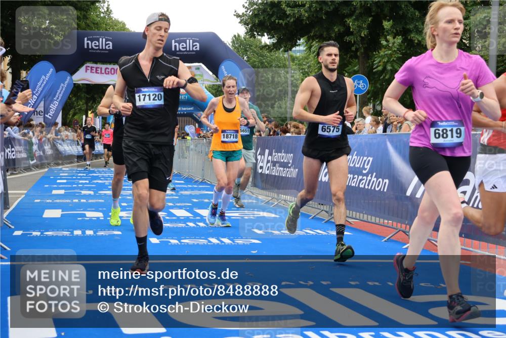 29.06.2025 - hella hamburg halbmarathon Strokosch-Dieckow http://msf.ph/oto/8488888 29.06.2025 10:45:10 Ziel 2188, 2270, 3917, 4997, 6054, 6375, 6575, 6819, 7087, 9302, 9710, 10064, 10313, 10741, 12783, 13919, 15365, 15563, 15636, 15651, 15741, 15760, 16513, 16685, 16689, 17120, 17960, 18346, 18718 meine-sportfotos.de