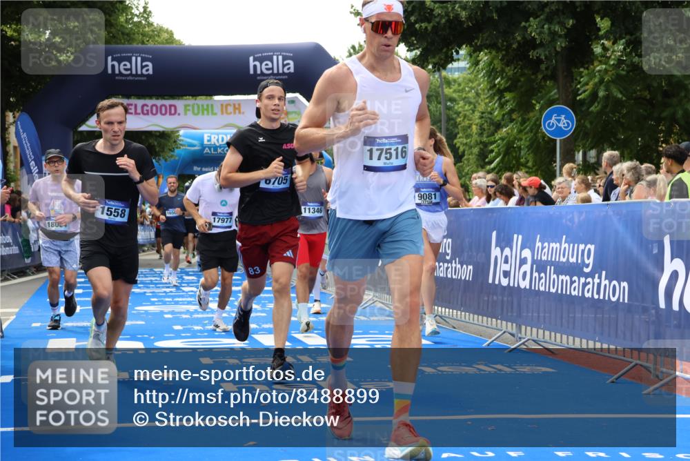 29.06.2025 - hella hamburg halbmarathon Strokosch-Dieckow http://msf.ph/oto/8488899 29.06.2025 10:44:01 Ziel 1391, 1558, 2816, 3021, 4981, 6705, 8063, 8900, 9081, 9633, 10193, 10596, 10930, 11346, 12438, 13123, 15383, 16506, 16549, 16648, 16697, 17403, 17516, 17977, 18004 meine-sportfotos.de