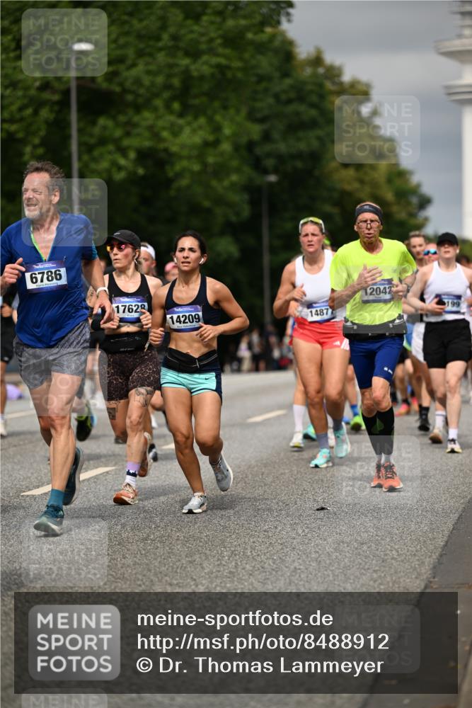 29.06.2025 - hella hamburg halbmarathon Dr. Thomas Lammeyer http://msf.ph/oto/8488912 29.06.2025 10:21:31 Kennedybrücke 1083, 1137, 1156, 1204, 1795, 2225, 2259, 2860, 2908, 3210, 3464, 3466, 3802, 3803, 4852, 5390, 5929, 5930, 5995, 6126, 6128, 6254, 6336, 6352, 6520, 6522, 6786, 7011, 7115, 7291, 7945, 8210, 8253, 8309, 8351, 8433, 8558, 8895, 9259, 9400, 9647, 9848, 10460, 10592, 10620 meine-sportfotos.de