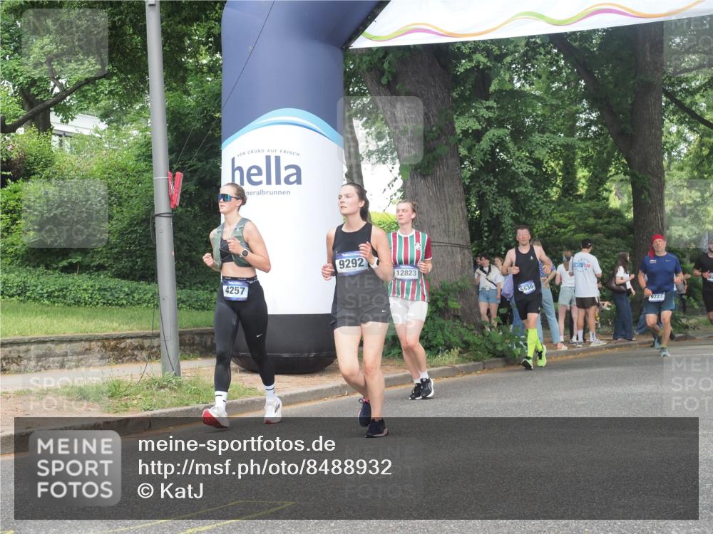 29.06.2025 - hella hamburg halbmarathon KatJ http://msf.ph/oto/8488932 29.06.2025 11:37:01 Zwischen KM18-KM19 1459, 4105, 4257, 5113, 5636, 8504 meine-sportfotos.de