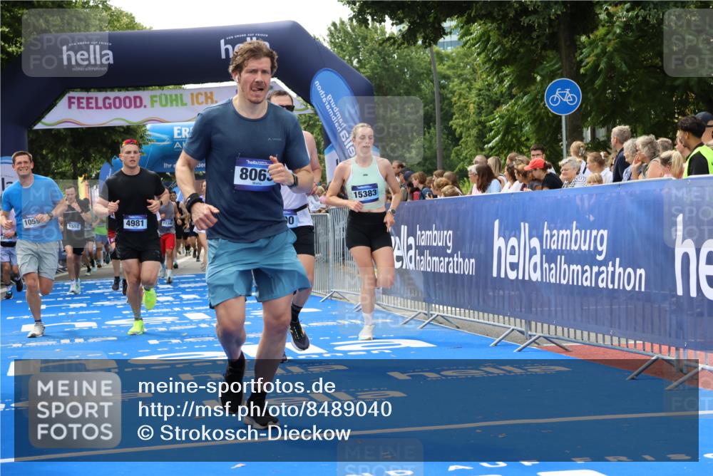 29.06.2025 - hella hamburg halbmarathon Strokosch-Dieckow http://msf.ph/oto/8489040 29.06.2025 10:43:57 Ziel 1558, 2816, 3697, 3907, 4981, 5624, 6705, 8063, 8145, 8900, 9043, 9081, 10493, 10596, 11346, 11809, 12438, 12966, 13123, 14861, 15383, 16549, 16697, 17376, 17403, 17516, 17977, 18004, 18678 meine-sportfotos.de