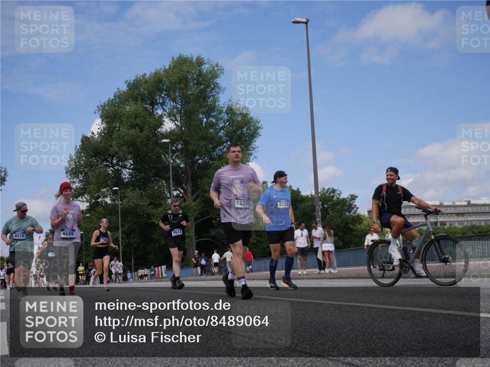 29.06.2025 - hella hamburg halbmarathon Luisa Fischer http://msf.ph/oto/8489064 29.06.2025 11:26:49 Kennedybrücke 4038, 3757, 4689, 5614, 16236, 9728, 3757, 4038, 4689, 5614, 5656, 9728, 9729 meine-sportfotos.de