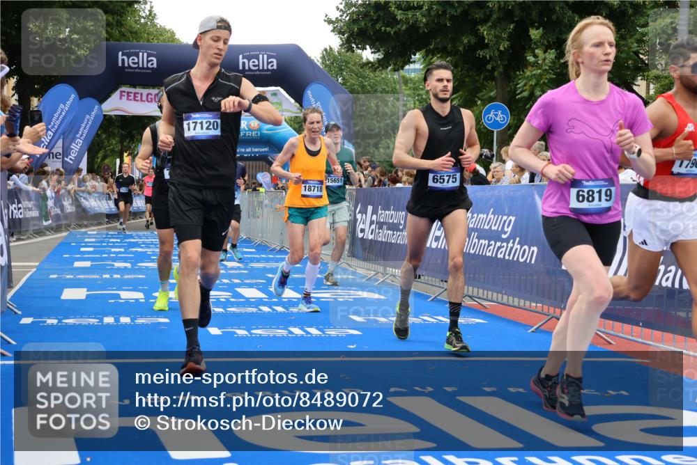 29.06.2025 - hella hamburg halbmarathon Strokosch-Dieckow http://msf.ph/oto/8489072 29.06.2025 10:45:10 Ziel 2188, 2270, 3917, 4997, 6054, 6375, 6575, 6819, 7087, 9302, 9710, 10064, 10313, 10741, 12783, 13919, 15365, 15563, 15636, 15651, 15741, 15760, 16513, 16685, 16689, 17120, 17960, 18346, 18718 meine-sportfotos.de