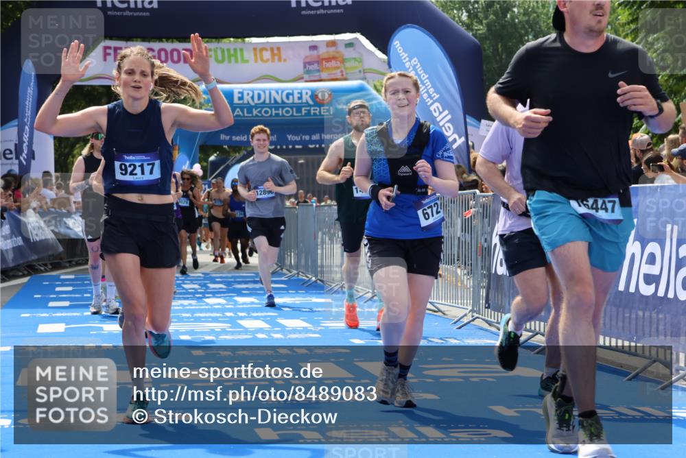 29.06.2025 - hella hamburg halbmarathon Strokosch-Dieckow http://msf.ph/oto/8489083 29.06.2025 11:30:07 Ziel 3050, 5110, 6724, 7820, 8687, 8688, 9217, 10826, 10921, 11872, 11984, 12126, 12652, 12896, 13045, 14433, 14439, 14572, 16246, 16447, 17742, 18109 meine-sportfotos.de