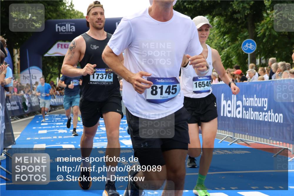 29.06.2025 - hella hamburg halbmarathon Strokosch-Dieckow http://msf.ph/oto/8489089 29.06.2025 10:43:55 Ziel 1558, 3437, 3697, 3907, 4981, 5624, 5692, 6705, 8063, 8145, 8900, 9043, 9081, 9374, 10493, 10596, 11346, 11809, 12438, 12966, 13897, 14861, 15383, 16549, 17376, 17403, 17516, 18650, 18678 meine-sportfotos.de