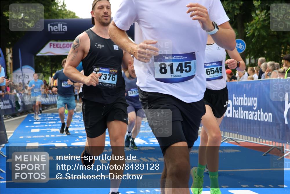 29.06.2025 - hella hamburg halbmarathon Strokosch-Dieckow http://msf.ph/oto/8489128 29.06.2025 10:43:55 Ziel 1558, 3437, 3697, 3907, 4981, 5624, 5692, 6705, 8063, 8145, 8900, 9043, 9081, 9374, 10493, 10596, 11346, 11809, 12438, 12966, 13897, 14861, 15383, 16549, 17376, 17403, 17516, 18650, 18678 meine-sportfotos.de