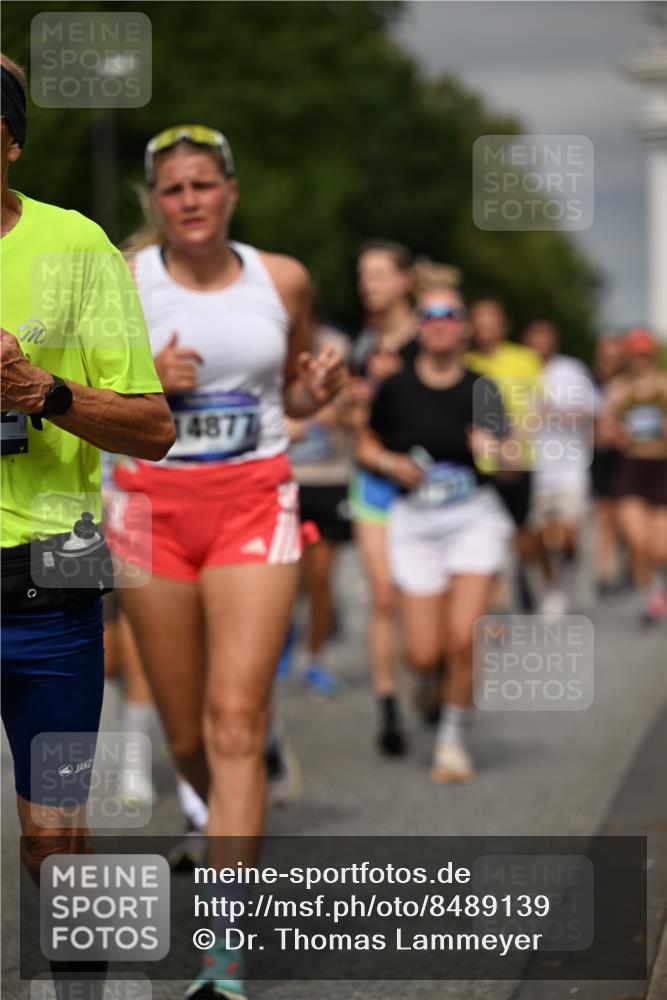 29.06.2025 - hella hamburg halbmarathon Dr. Thomas Lammeyer http://msf.ph/oto/8489139 29.06.2025 10:21:34 Kennedybrücke 1083, 1137, 1156, 1204, 1795, 2225, 2259, 2860, 2908, 3210, 3464, 3466, 3802, 3803, 4218, 4852, 5929, 5930, 5995, 6254, 6336, 6352, 6520, 6786, 7011, 7258, 7291, 7945, 8210, 8253, 8309, 8351, 8433, 8558, 8895, 9400, 9647, 9848, 10460, 10620 meine-sportfotos.de