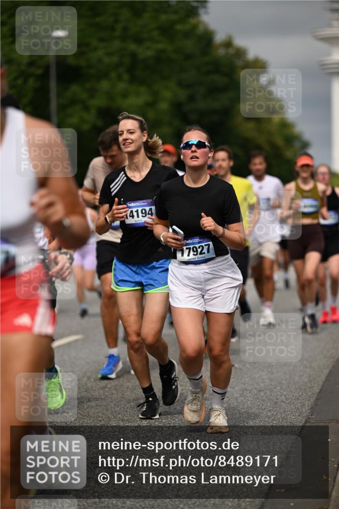 29.06.2025 - hella hamburg halbmarathon Dr. Thomas Lammeyer http://msf.ph/oto/8489171 29.06.2025 10:21:35 Kennedybrücke 1083, 1137, 1156, 1204, 1749, 1795, 2225, 2259, 2860, 2908, 3210, 3292, 3464, 3466, 3802, 3803, 4218, 4852, 5929, 5930, 5995, 6254, 6336, 6352, 6520, 6786, 7011, 7258, 7291, 7945, 8210, 8253, 8309, 8351, 8433, 8558, 9400, 9647, 9848, 10460, 10620 meine-sportfotos.de