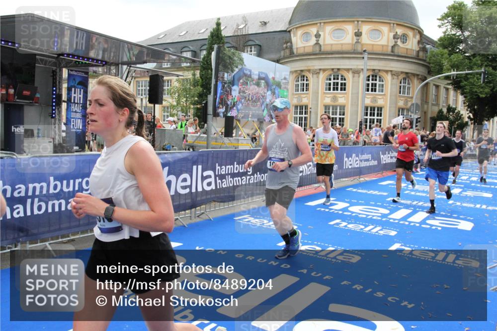 29.06.2025 - hella hamburg halbmarathon Michael Strokosch http://msf.ph/oto/8489204 29.06.2025 10:44:33 Ziel 1057, 1468, 3305, 4310, 4691, 7322, 7710, 8928, 12327, 12554, 14464, 14667, 15862, 17097, 17729, 18765, 18806 meine-sportfotos.de