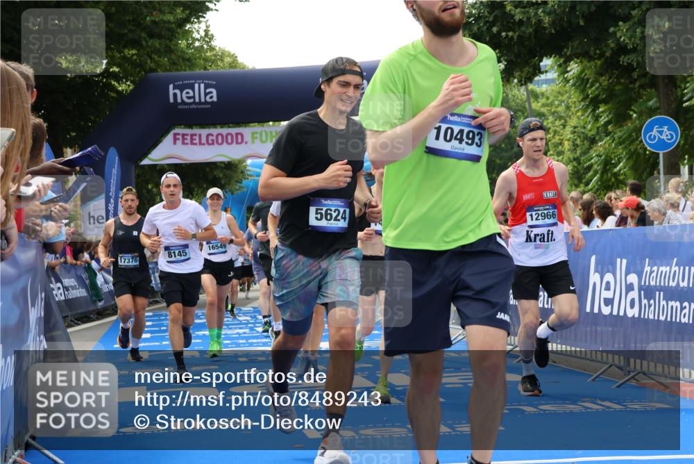 29.06.2025 - hella hamburg halbmarathon Strokosch-Dieckow http://msf.ph/oto/8489243 29.06.2025 10:43:52 Ziel 3437, 3697, 3907, 4981, 5624, 5692, 7185, 8063, 8145, 8900, 9043, 9374, 10493, 10596, 11153, 11778, 11809, 11848, 12438, 12966, 13897, 14861, 15383, 15512, 16062, 16549, 17376, 17403, 18650, 18678 meine-sportfotos.de