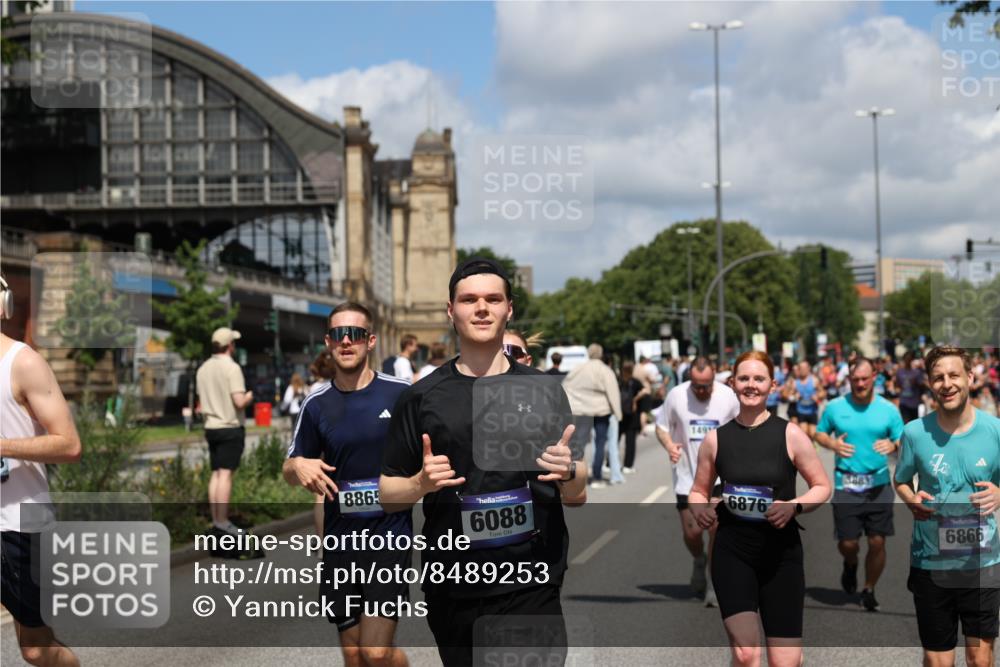 29.06.2025 - hella hamburg halbmarathon Yannick Fuchs http://msf.ph/oto/8489253 29.06.2025 11:36:55 20KM 1118, 2534, 3246, 3432, 3653, 3873, 3883, 4618, 5703, 5847, 5849, 5876, 6088, 6363, 6806, 6866, 6876, 7118, 7119, 7506, 7575, 7576, 8300, 8301, 8549, 8612, 8706, 8792, 8865, 8866, 9432, 9495, 10083, 10696, 11207, 11229, 11242, 11513, 11514, 11550, 11826, 13330, 13406, 14096, 14558, 14608, 14725, 14851, 14915, 15106, 15452, 15453, 15617, 15618, 16388, 16582, 16706, 16916, 17041, 17684, 18269, 18864 meine-sportfotos.de