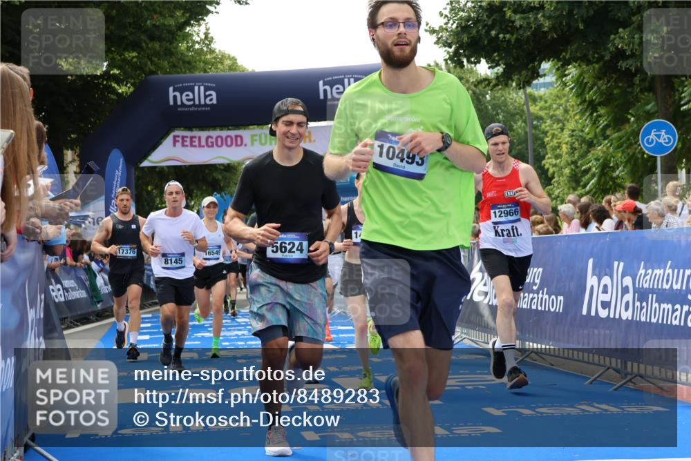 29.06.2025 - hella hamburg halbmarathon Strokosch-Dieckow http://msf.ph/oto/8489283 29.06.2025 10:43:52 Ziel 3437, 3697, 3907, 4981, 5624, 5692, 7185, 8063, 8145, 8900, 9043, 9374, 10493, 10596, 11153, 11778, 11809, 11848, 12438, 12966, 13897, 14861, 15383, 15512, 16062, 16549, 17376, 17403, 18650, 18678 meine-sportfotos.de