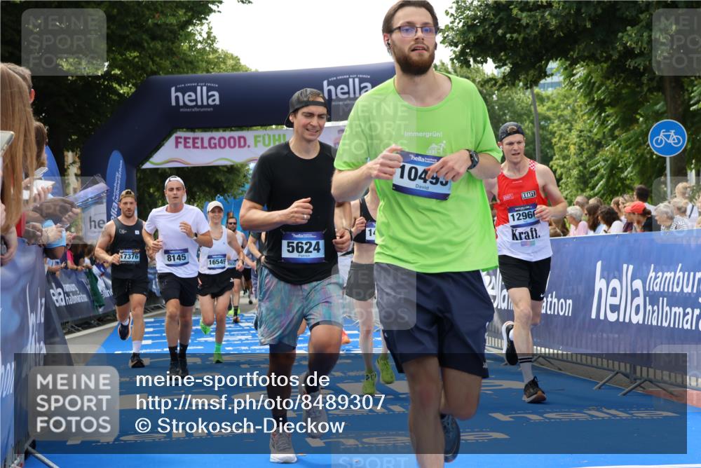 29.06.2025 - hella hamburg halbmarathon Strokosch-Dieckow http://msf.ph/oto/8489307 29.06.2025 10:43:52 Ziel 3437, 3697, 3907, 4981, 5624, 5692, 7185, 8063, 8145, 8900, 9043, 9374, 10493, 10596, 11153, 11778, 11809, 11848, 12438, 12966, 13897, 14861, 15383, 15512, 16062, 16549, 17376, 17403, 18650, 18678 meine-sportfotos.de