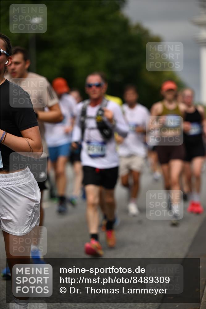 29.06.2025 - hella hamburg halbmarathon Dr. Thomas Lammeyer http://msf.ph/oto/8489309 29.06.2025 10:21:37 Kennedybrücke 1015, 1083, 1156, 1204, 1274, 1749, 1795, 2225, 2259, 2860, 3210, 3292, 3464, 3466, 3802, 3803, 4218, 4852, 5929, 5930, 6254, 6336, 6352, 6520, 6786, 7011, 7258, 7291, 7945, 8210, 8253, 8309, 8351, 8433, 8558, 8607, 9400, 9647, 9848, 10460, 10620, 10677 meine-sportfotos.de