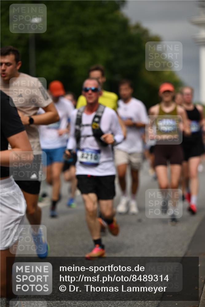 29.06.2025 - hella hamburg halbmarathon Dr. Thomas Lammeyer http://msf.ph/oto/8489314 29.06.2025 10:21:37 Kennedybrücke 1015, 1083, 1156, 1204, 1274, 1749, 1795, 2225, 2259, 2860, 3210, 3292, 3464, 3466, 3802, 3803, 4218, 4852, 5929, 5930, 6254, 6336, 6352, 6520, 6786, 7011, 7258, 7291, 7945, 8210, 8253, 8309, 8351, 8433, 8558, 8607, 9400, 9647, 9848, 10460, 10620, 10677 meine-sportfotos.de