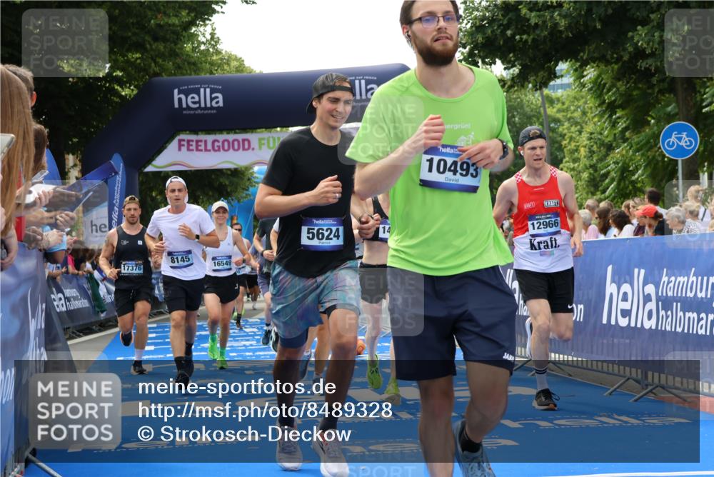 29.06.2025 - hella hamburg halbmarathon Strokosch-Dieckow http://msf.ph/oto/8489328 29.06.2025 10:43:52 Ziel 3437, 3697, 3907, 4981, 5624, 5692, 7185, 8063, 8145, 8900, 9043, 9374, 10493, 10596, 11153, 11778, 11809, 11848, 12438, 12966, 13897, 14861, 15383, 15512, 16062, 16549, 17376, 17403, 18650, 18678 meine-sportfotos.de