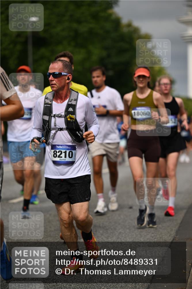29.06.2025 - hella hamburg halbmarathon Dr. Thomas Lammeyer http://msf.ph/oto/8489331 29.06.2025 10:21:38 Kennedybrücke 1015, 1083, 1156, 1204, 1274, 1458, 1749, 1795, 2225, 2259, 2860, 3210, 3292, 3464, 3466, 3802, 3803, 4218, 4852, 5929, 5930, 6254, 6336, 6352, 6520, 6786, 7011, 7258, 7291, 7945, 8210, 8253, 8309, 8351, 8433, 8558, 8607, 9400, 9647, 9848, 10460, 10620, 10677 meine-sportfotos.de