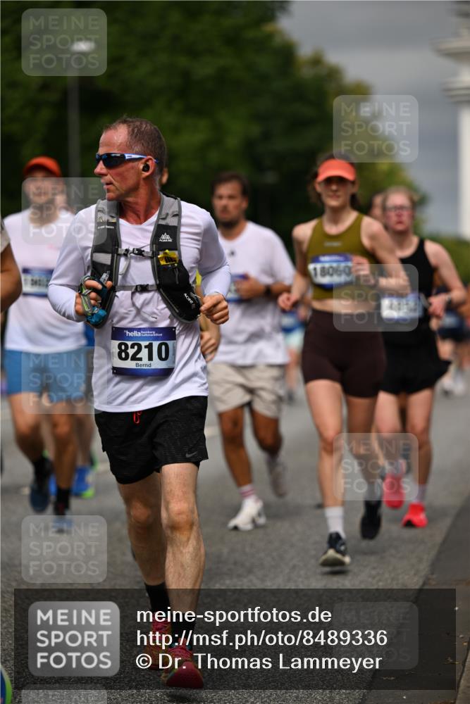 29.06.2025 - hella hamburg halbmarathon Dr. Thomas Lammeyer http://msf.ph/oto/8489336 29.06.2025 10:21:38 Kennedybrücke 1015, 1083, 1156, 1204, 1274, 1458, 1749, 1795, 2225, 2259, 2860, 3210, 3292, 3464, 3466, 3802, 3803, 4218, 4852, 5929, 5930, 6254, 6336, 6352, 6520, 6786, 7011, 7258, 7291, 7945, 8210, 8253, 8309, 8351, 8433, 8558, 8607, 9400, 9647, 9848, 10460, 10620, 10677 meine-sportfotos.de