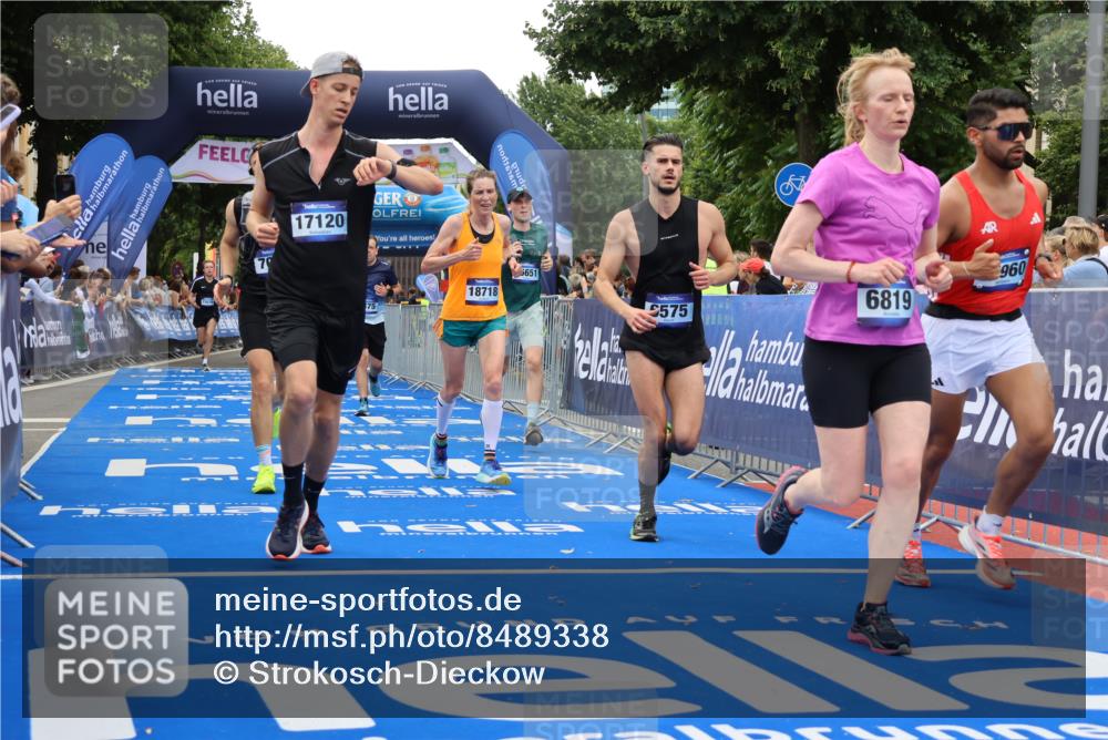 29.06.2025 - hella hamburg halbmarathon Strokosch-Dieckow http://msf.ph/oto/8489338 29.06.2025 10:45:10 Ziel 2188, 2270, 3917, 4997, 6054, 6375, 6575, 6819, 7087, 9302, 9710, 10064, 10313, 10741, 12783, 13919, 15365, 15563, 15636, 15651, 15741, 15760, 16513, 16685, 16689, 17120, 17960, 18346, 18718 meine-sportfotos.de