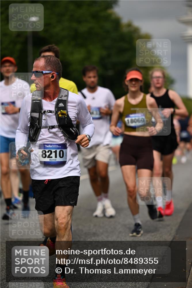 29.06.2025 - hella hamburg halbmarathon Dr. Thomas Lammeyer http://msf.ph/oto/8489355 29.06.2025 10:21:38 Kennedybrücke 1015, 1083, 1156, 1204, 1274, 1458, 1749, 1795, 2225, 2259, 2860, 3210, 3292, 3464, 3466, 3802, 3803, 4218, 4852, 5929, 5930, 6254, 6336, 6352, 6520, 6786, 7011, 7258, 7291, 7945, 8210, 8253, 8309, 8351, 8433, 8558, 8607, 9400, 9647, 9848, 10460, 10620, 10677 meine-sportfotos.de