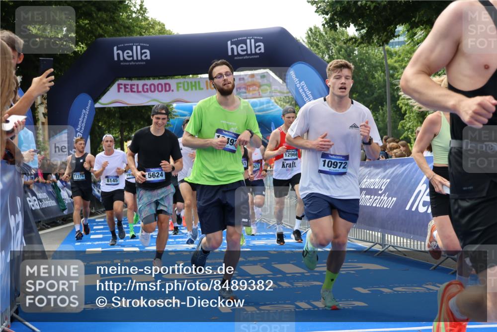 29.06.2025 - hella hamburg halbmarathon Strokosch-Dieckow http://msf.ph/oto/8489382 29.06.2025 10:43:51 Ziel 1976, 3437, 3697, 3907, 4981, 5624, 5692, 7185, 8063, 8145, 8900, 9043, 9159, 9374, 10493, 10596, 11153, 11778, 11809, 11848, 12438, 12966, 13897, 14861, 15383, 15512, 16062, 16105, 16549, 17376, 17403, 18650, 18678 meine-sportfotos.de