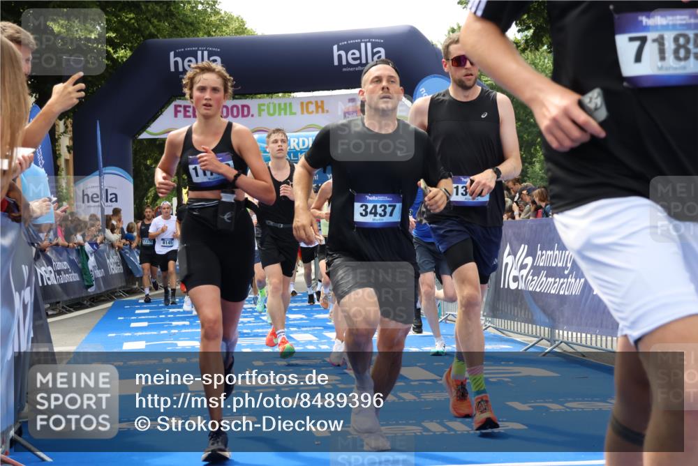 29.06.2025 - hella hamburg halbmarathon Strokosch-Dieckow http://msf.ph/oto/8489396 29.06.2025 10:43:48 Ziel 1976, 3437, 3697, 3907, 5624, 5692, 6903, 6991, 7185, 8145, 9043, 9159, 9374, 10493, 11153, 11778, 11809, 11848, 12438, 12966, 13897, 14201, 14210, 14861, 15512, 16062, 16105, 16549, 17376, 17403, 18650, 18678, 19090 meine-sportfotos.de
